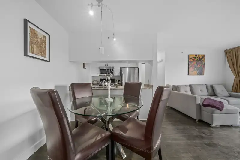 1908 1060 ALBERNI STREET - photo 3 of 36
