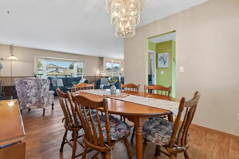 6667 WILTSHIRE STREET - photo 3 of 40