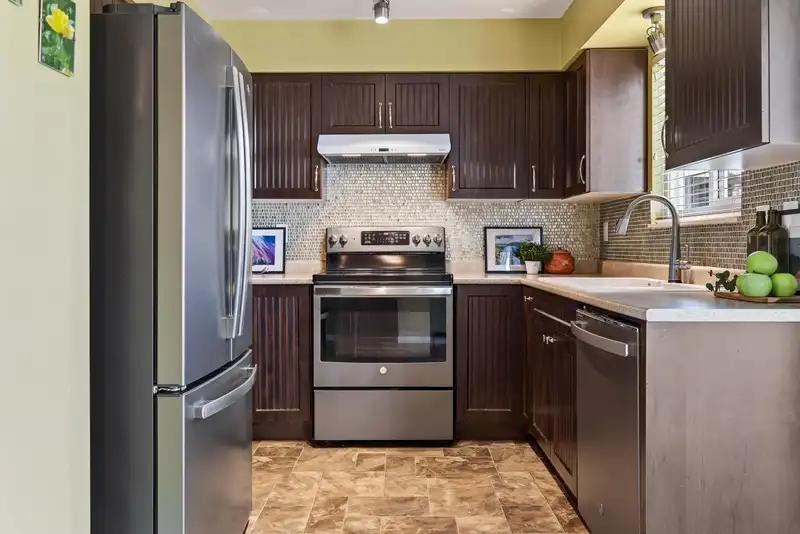 6667 WILTSHIRE STREET - photo 4 of 40