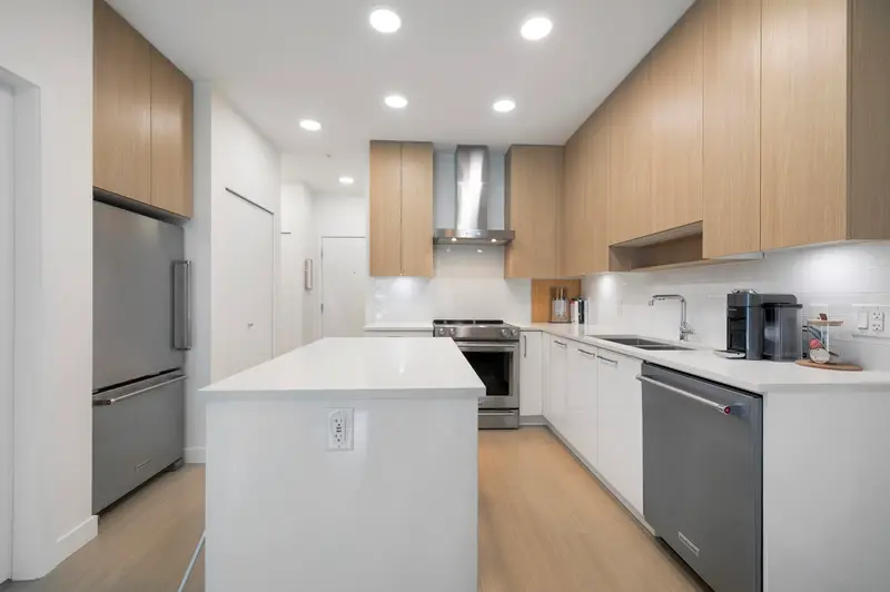 210 5460 BROADWAY - photo 3 of 25