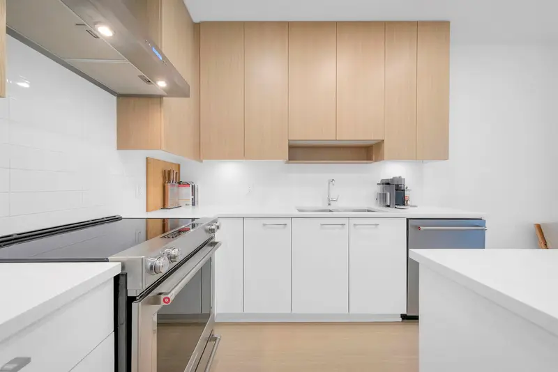 210 5460 BROADWAY - photo 4 of 25