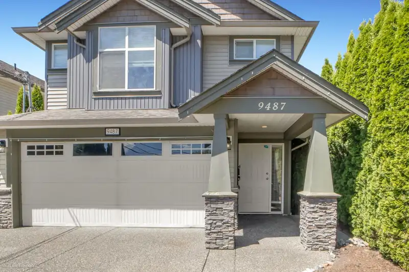 9487 COOTE STREET - photo 2 of 36