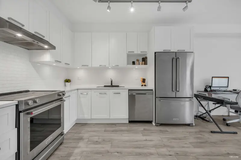 316 5638 201A STREET - photo 3 of 24