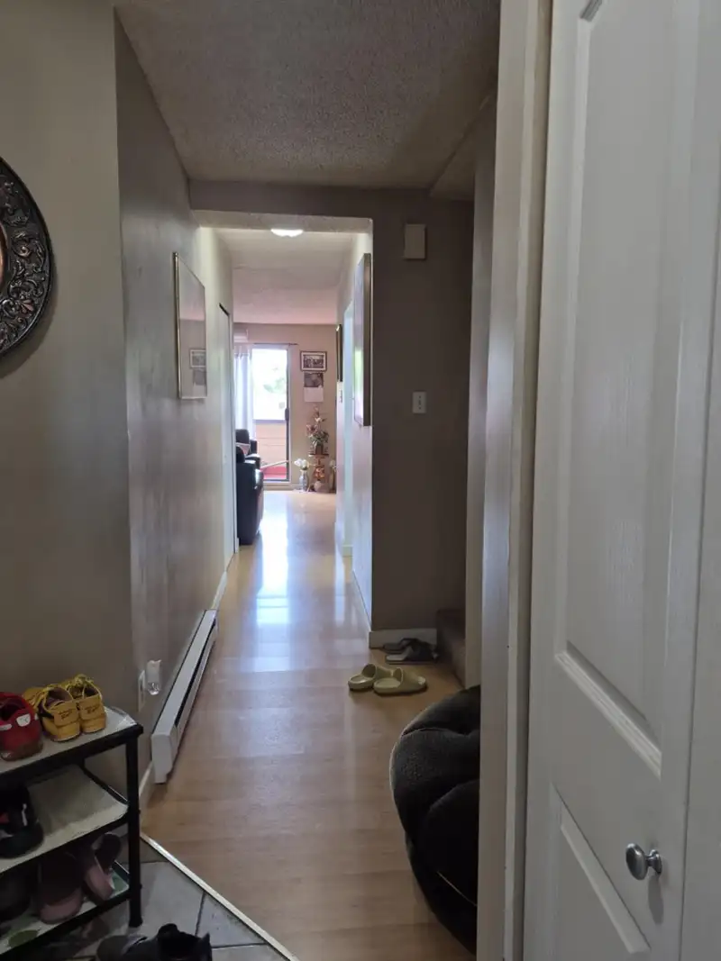 209 8160 COLONIAL DRIVE - photo 2 of 16