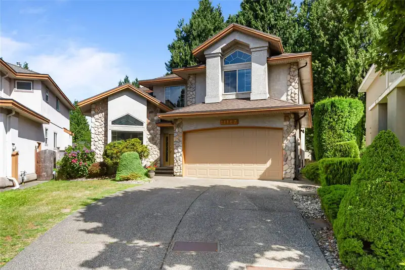 11167 160A STREET - photo 2 of 40