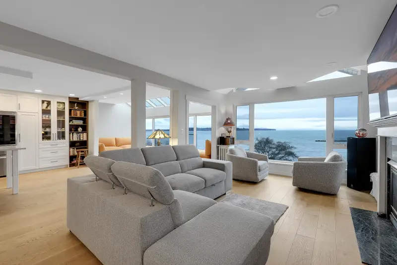 204 15165 MARINE DRIVE - photo 4 of 25