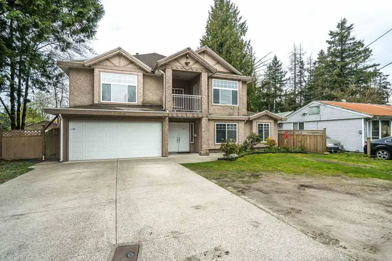 15688 88 AVENUE - photo 2 of 40