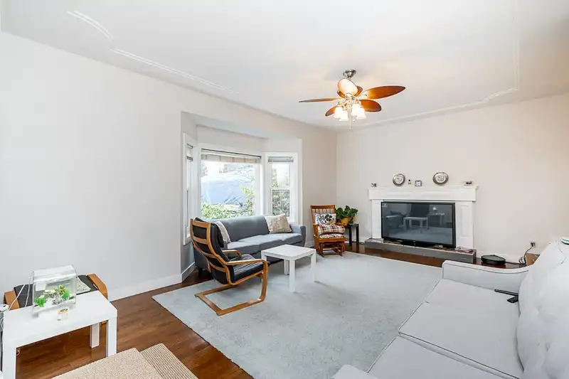 15674 101 AVENUE - photo 2 of 24
