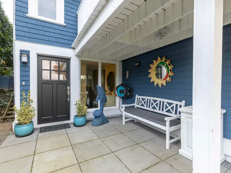 6252 WELLINGTON AVENUE - photo 2 of 40