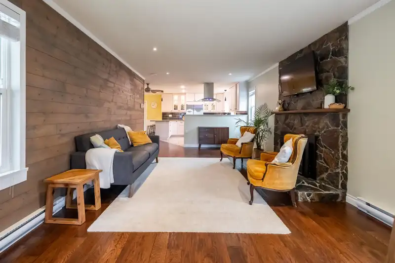 21565 94A AVENUE - photo 3 of 40