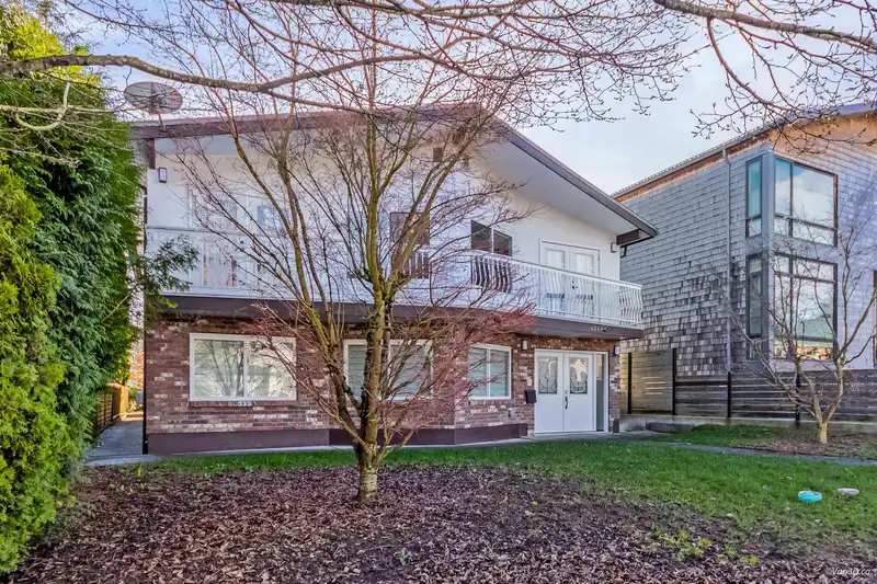 4346 DUNDAS STREET - photo 2 of 35