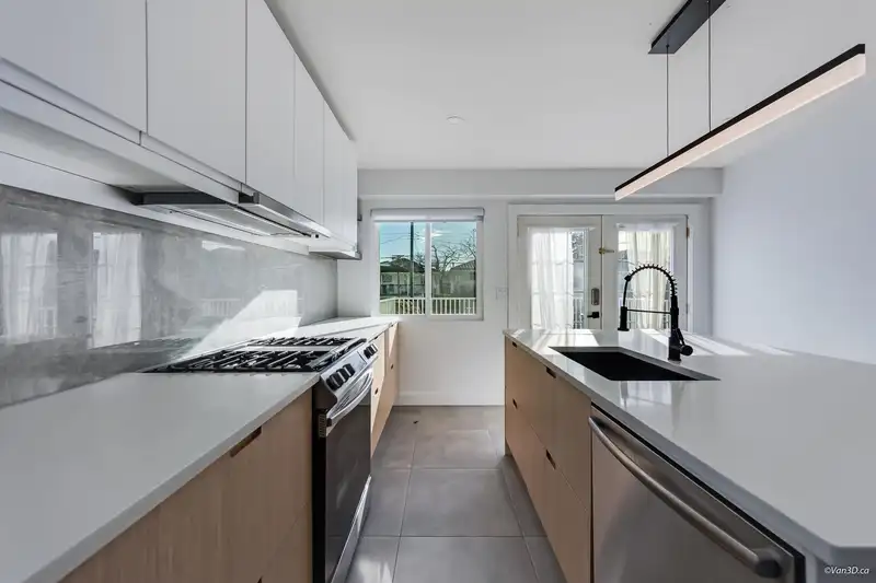 4346 DUNDAS STREET - photo 4 of 35