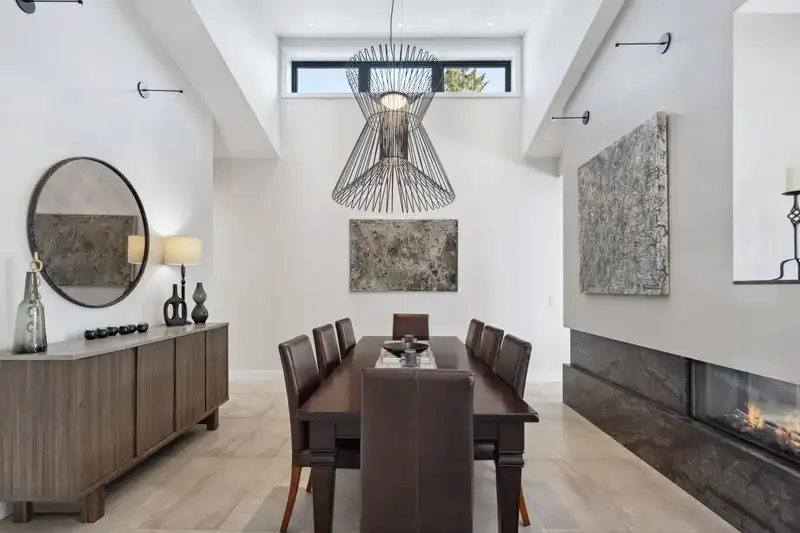 207 CARISBROOKE CRESCENT - photo 4 of 40