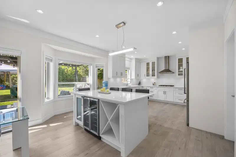 1533 160A STREET - photo 4 of 31