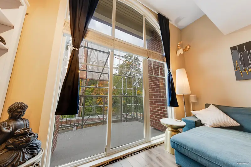 403 3250 ST JOHNS STREET - photo 2 of 19