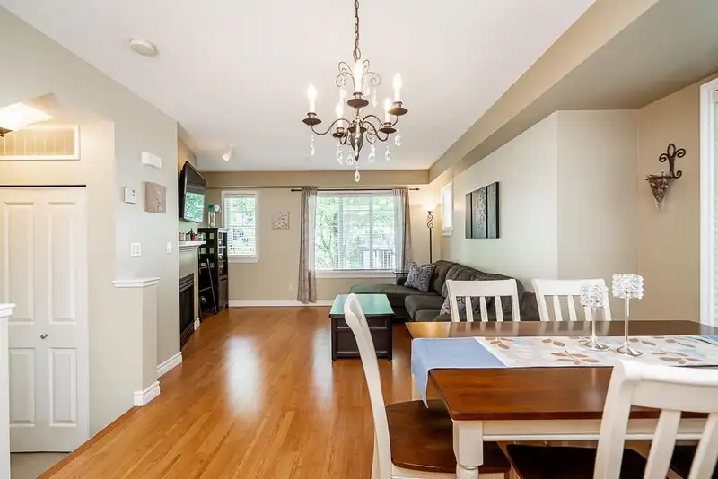 48 20176 68 AVENUE - photo 3 of 31