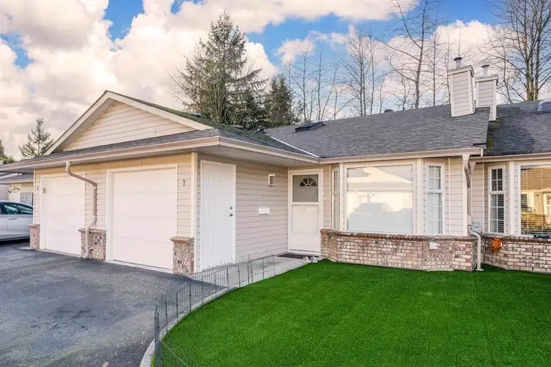 7 12049 217 STREET - photo 1 of 18