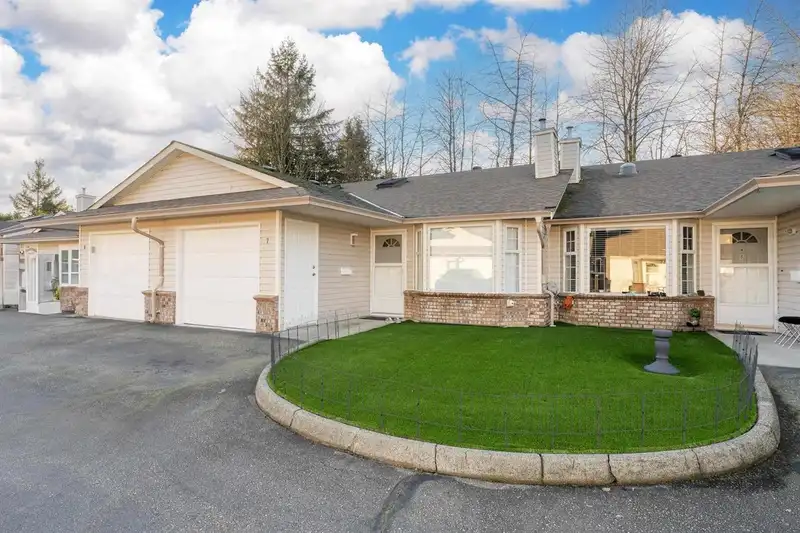 7 12049 217 STREET - photo 2 of 18