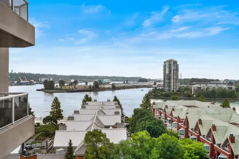 1104 1185 QUAYSIDE DRIVE - photo 2 of 39