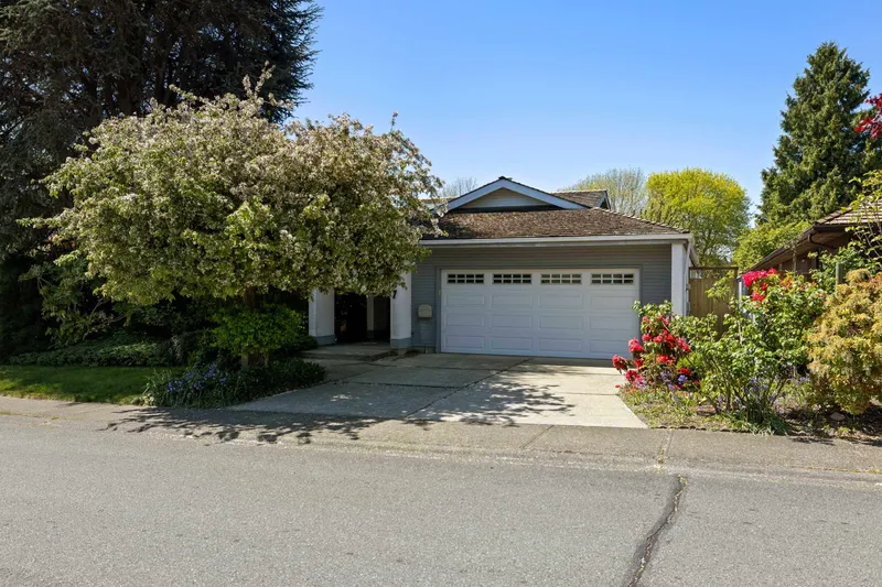 5757 GOLDENROD CRESCENT - photo 2 of 25