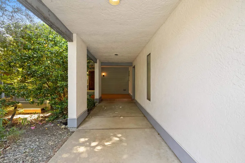 5757 GOLDENROD CRESCENT - photo 3 of 25