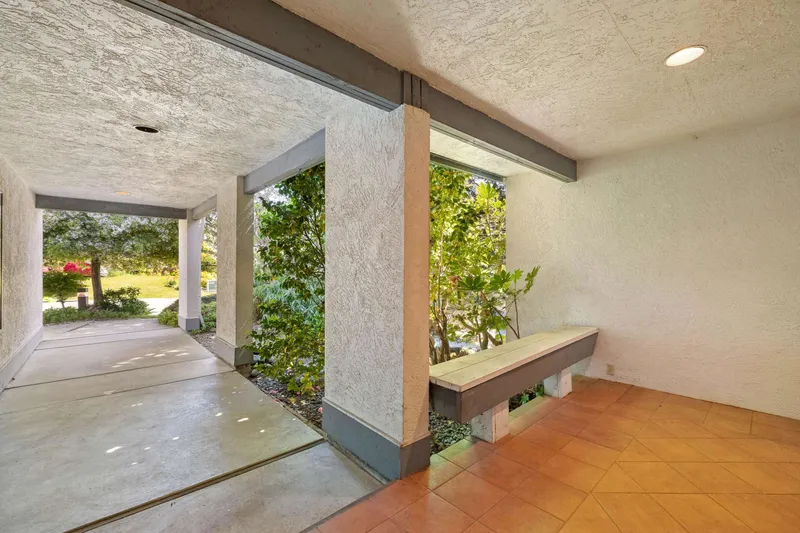 5757 GOLDENROD CRESCENT - photo 4 of 25