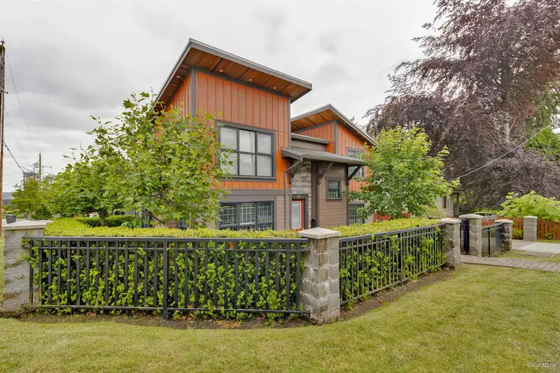 606 ALDERSON AVENUE - photo 3 of 29