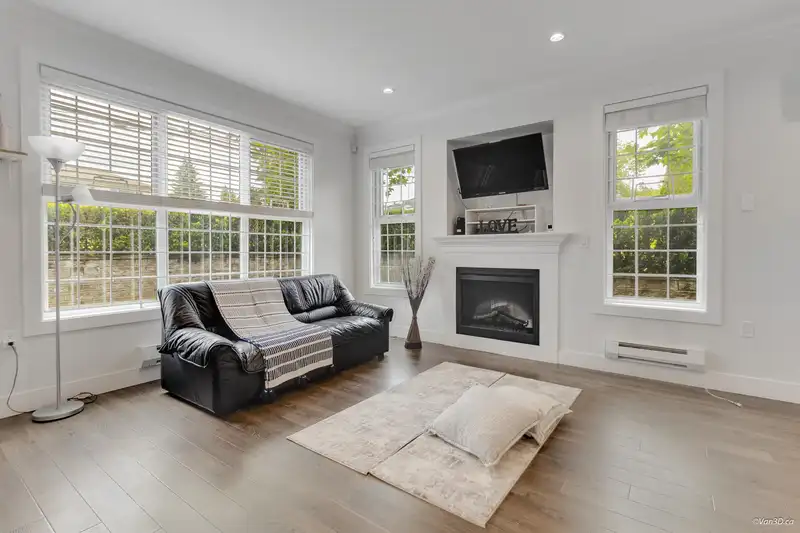 606 ALDERSON AVENUE - photo 4 of 29