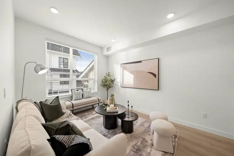 6 728 LEA AVENUE - photo 4 of 34