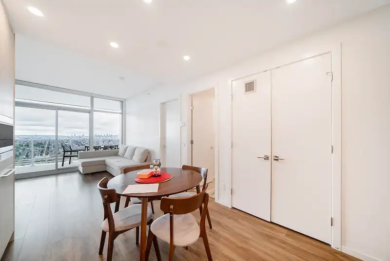 3607 1888 GILMORE AVENUE - photo 4 of 38