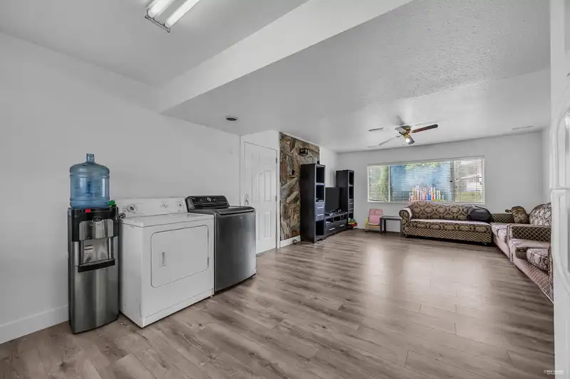 1430 KASLO COURT - photo 4 of 40