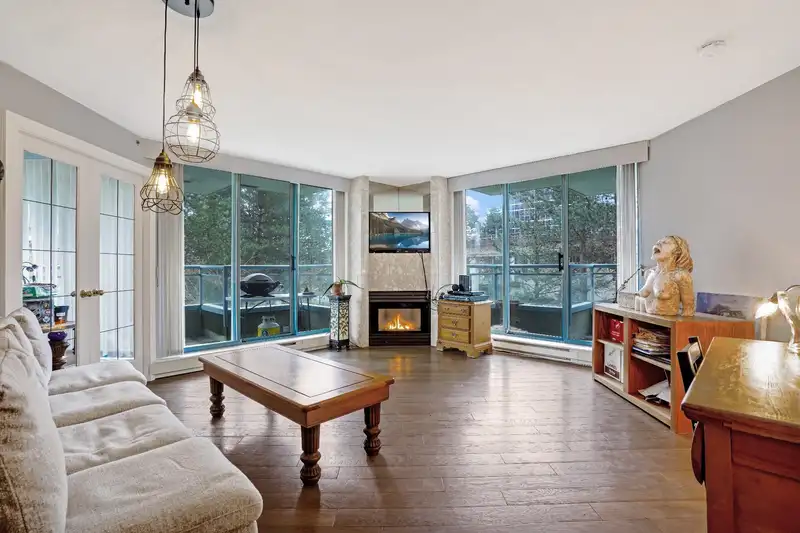 207 13383 108 AVENUE - photo 2 of 31