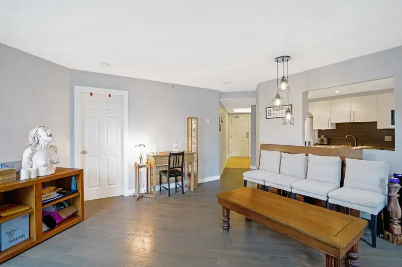 207 13383 108 AVENUE - photo 4 of 31
