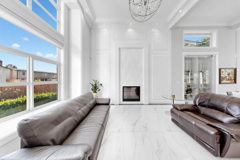 6220 YEATS CRESCENT - photo 2 of 25