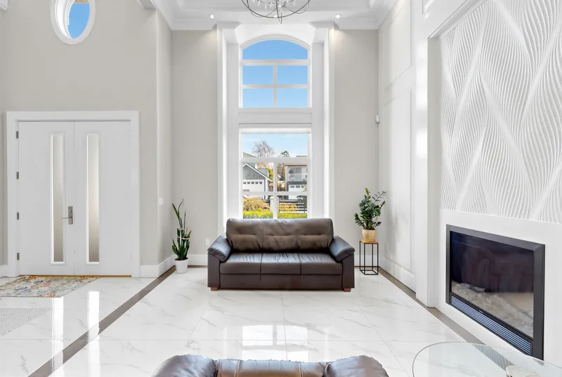 6220 YEATS CRESCENT - photo 3 of 25