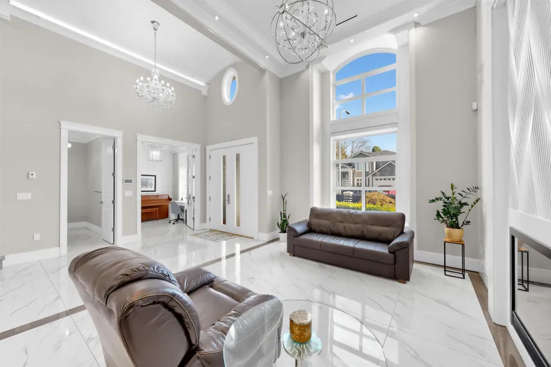 6220 YEATS CRESCENT - photo 4 of 25