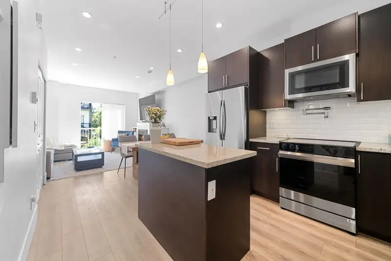 223 368 ELLESMERE AVENUE - photo 3 of 23