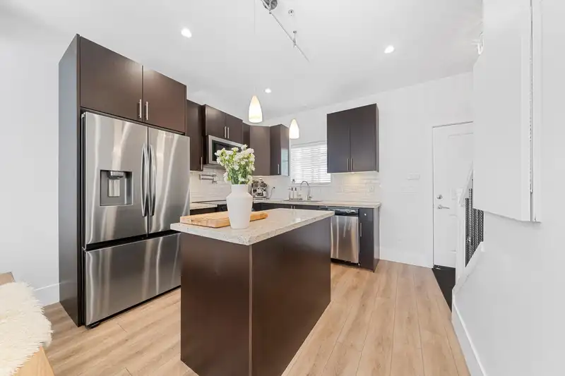 223 368 ELLESMERE AVENUE - photo 4 of 23