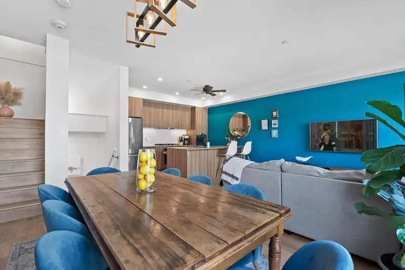 34 533 E 3RD STREET - photo 4 of 40
