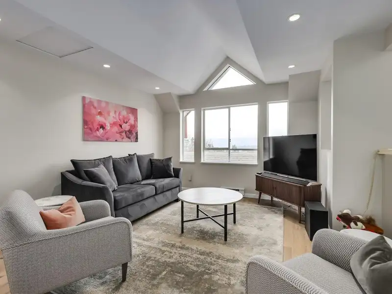 411 1880 W 6TH AVENUE - photo 2 of 29