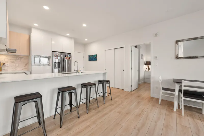 227 1792 STARLING DRIVE - photo 1 of 25