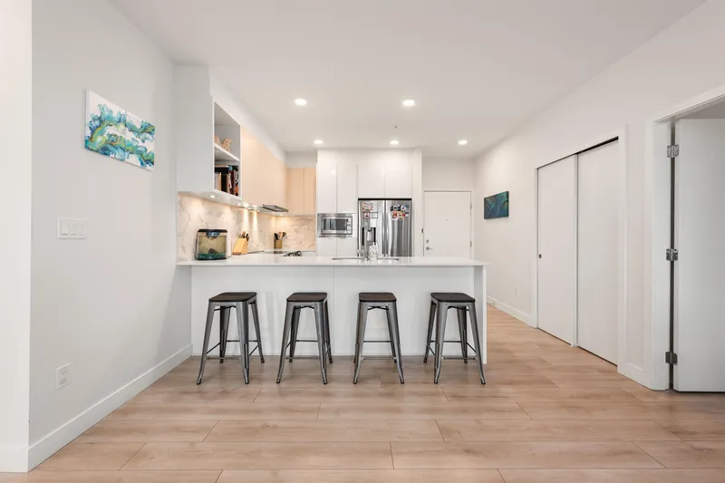 227 1792 STARLING DRIVE - photo 2 of 25