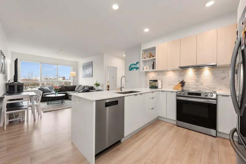 227 1792 STARLING DRIVE - photo 4 of 25