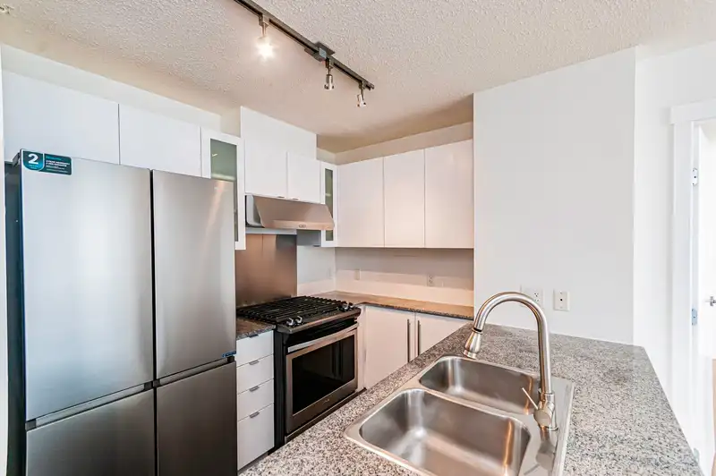 905 7555 ALDERBRIDGE WAY - photo 3 of 33