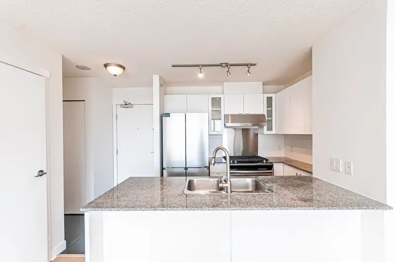 905 7555 ALDERBRIDGE WAY - photo 4 of 33