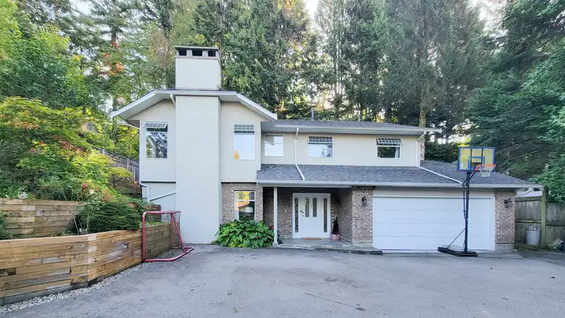 3595 WELLINGTON CRESCENT - photo 1 of 39