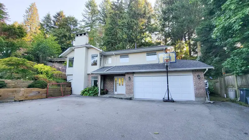3595 WELLINGTON CRESCENT - photo 3 of 39