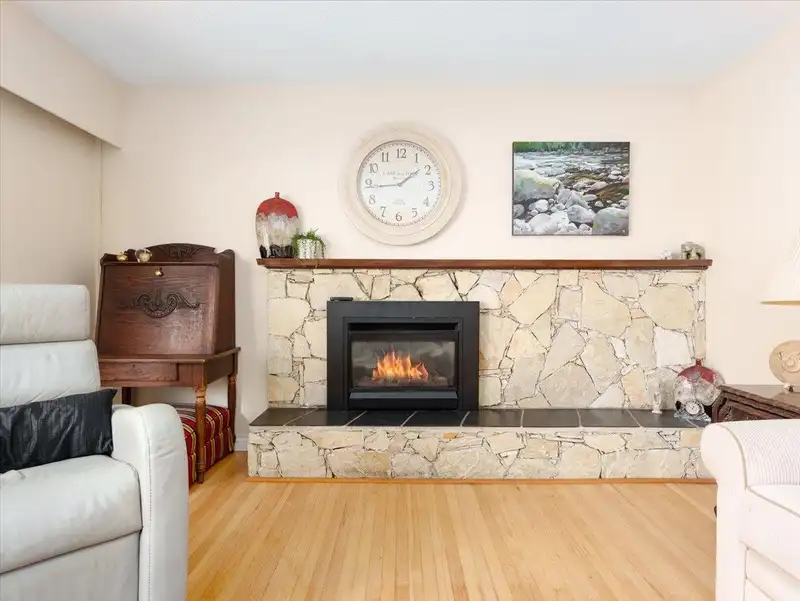 4347 RUTH CRESCENT - photo 3 of 36