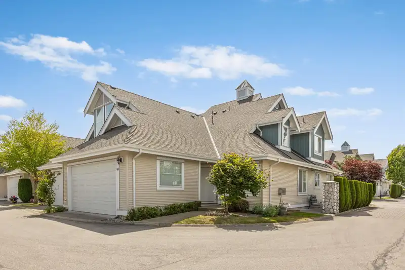 63 16995 64 AVENUE - photo 1 of 40