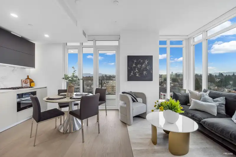 402 8415 GRANVILLE STREET - photo 1 of 21